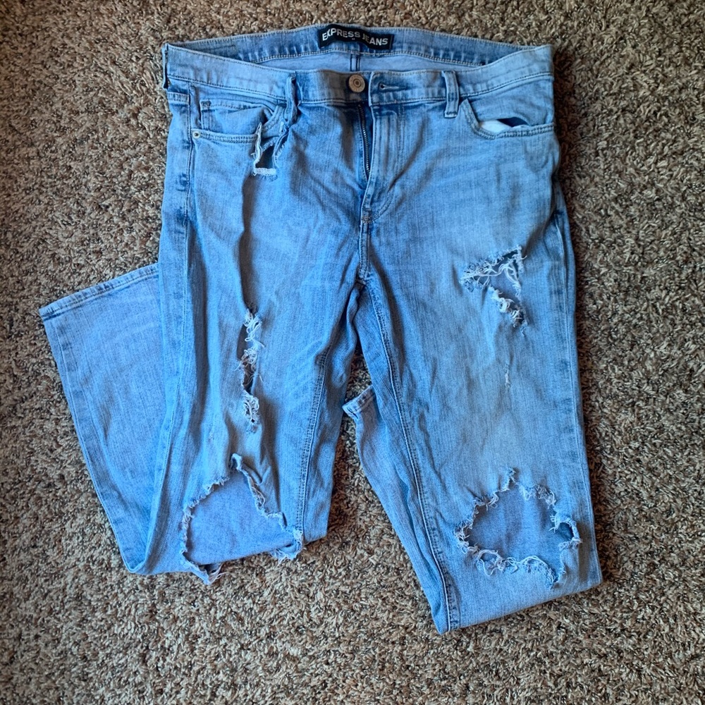 Mom jeans with rip